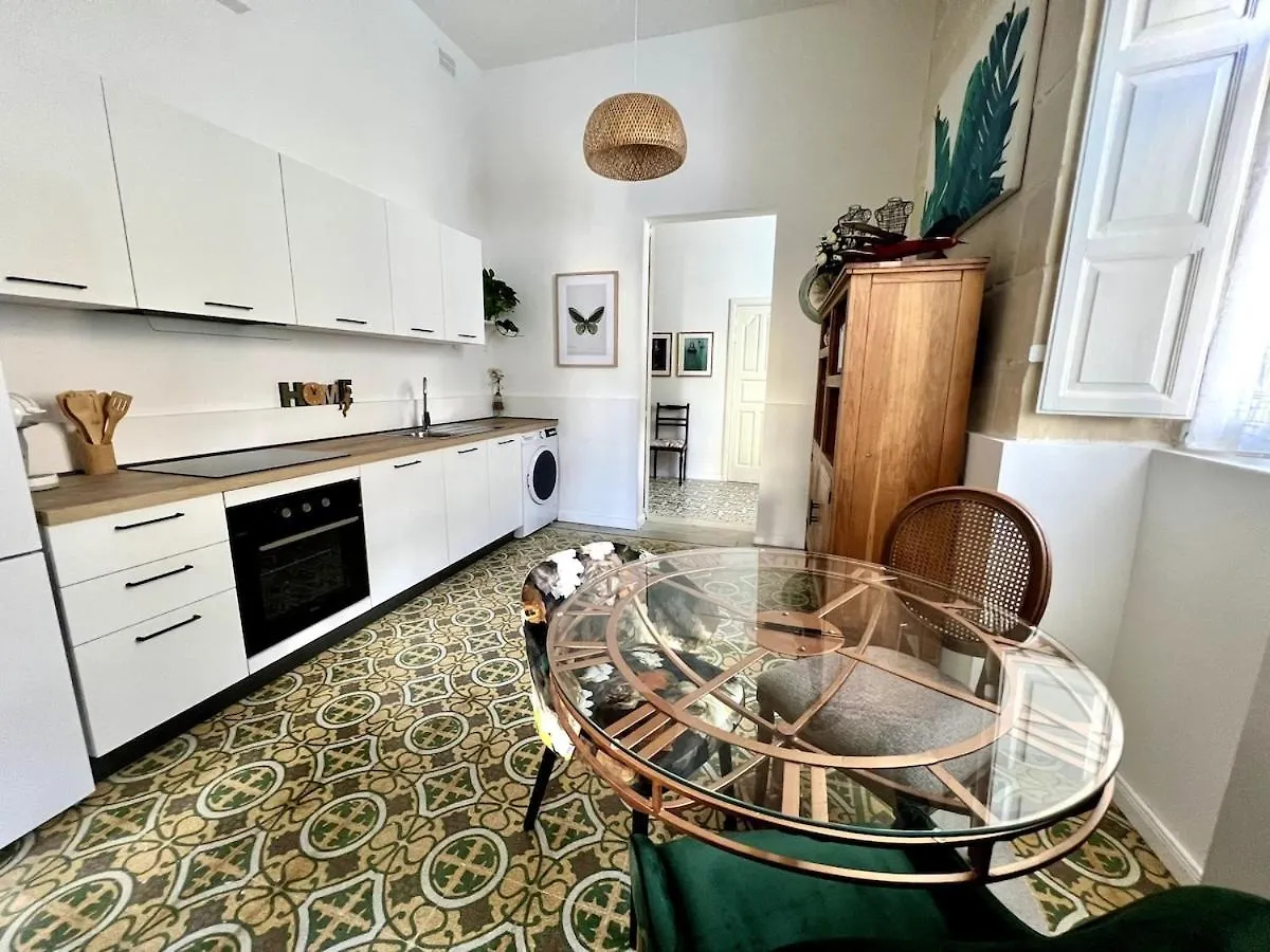 Central Apartment Near Valletta - Boutique Style For Adults - Historic, Gastronomical, Summer Trips Msida Malta